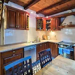 3 Bedroom Awesome In Casa de Férias